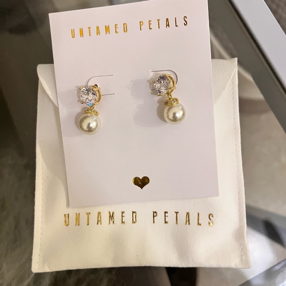 Untamed Petals Melanie Stud
